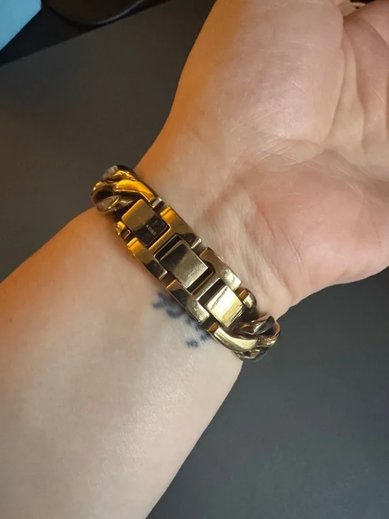 Michael Kors Gold Chain-Link Women's Watch - Picture 3 of 4